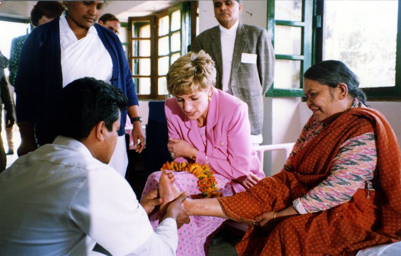 Diana_at_Anandaban_Hospital_1993-copyright_The.width-800
